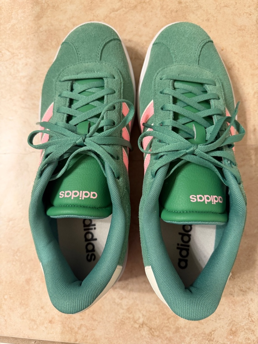 Adidas Women’s Green Suede Sneakers with Pink Stripes 🩷💚
